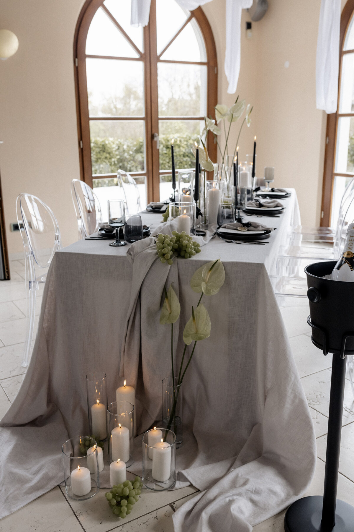 Festlich gedeckter Hochzeitstisch